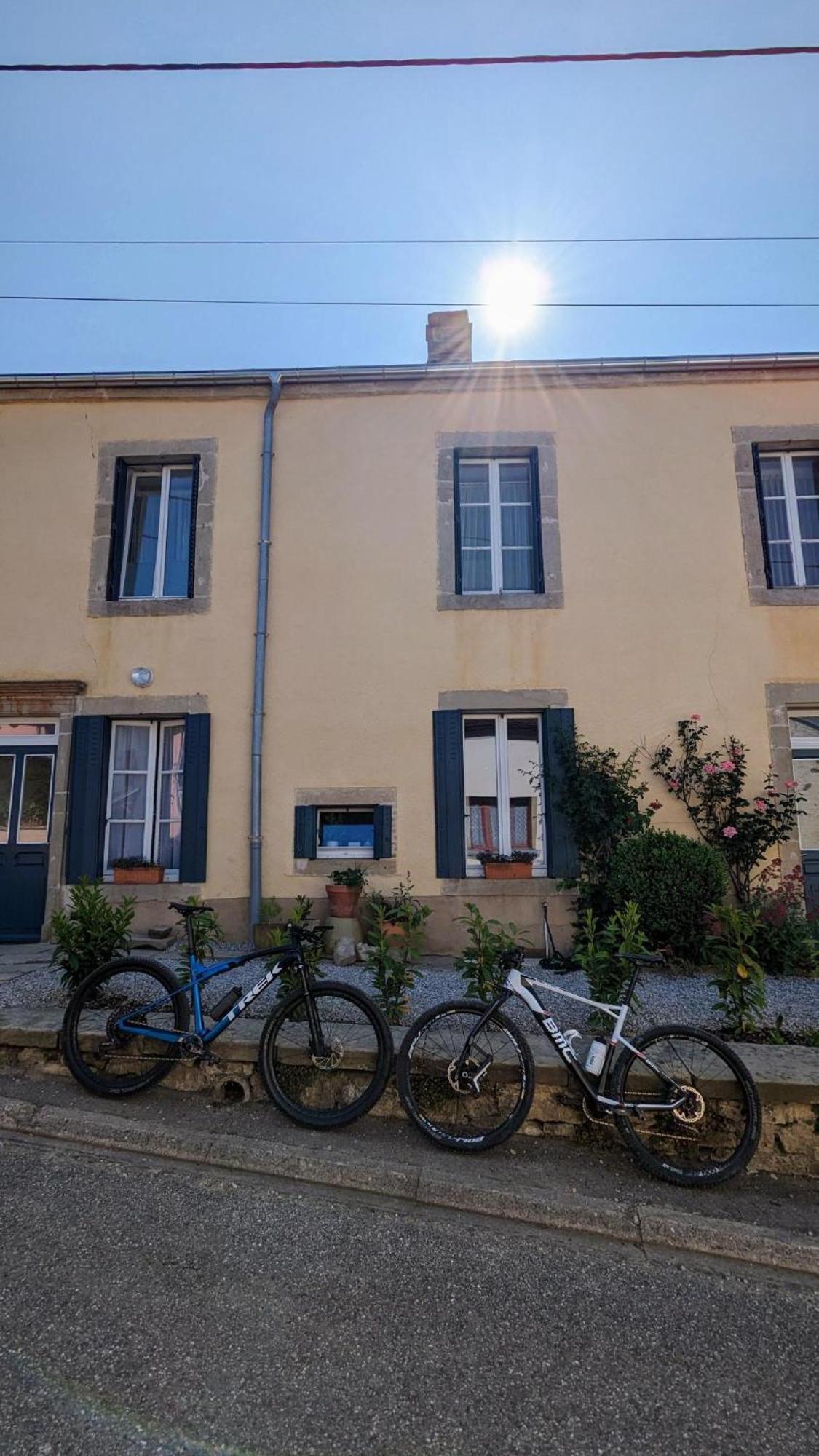 Maison Egalite Melay  Екстер'єр фото